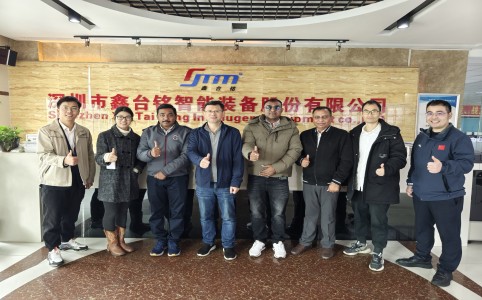 强烈热闹接待印度客户到临洽商粉末伺服成型机